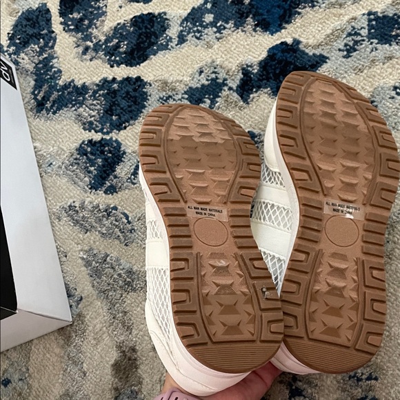 DV Jinja White Mesh Sneakers - Picture 5 of 5